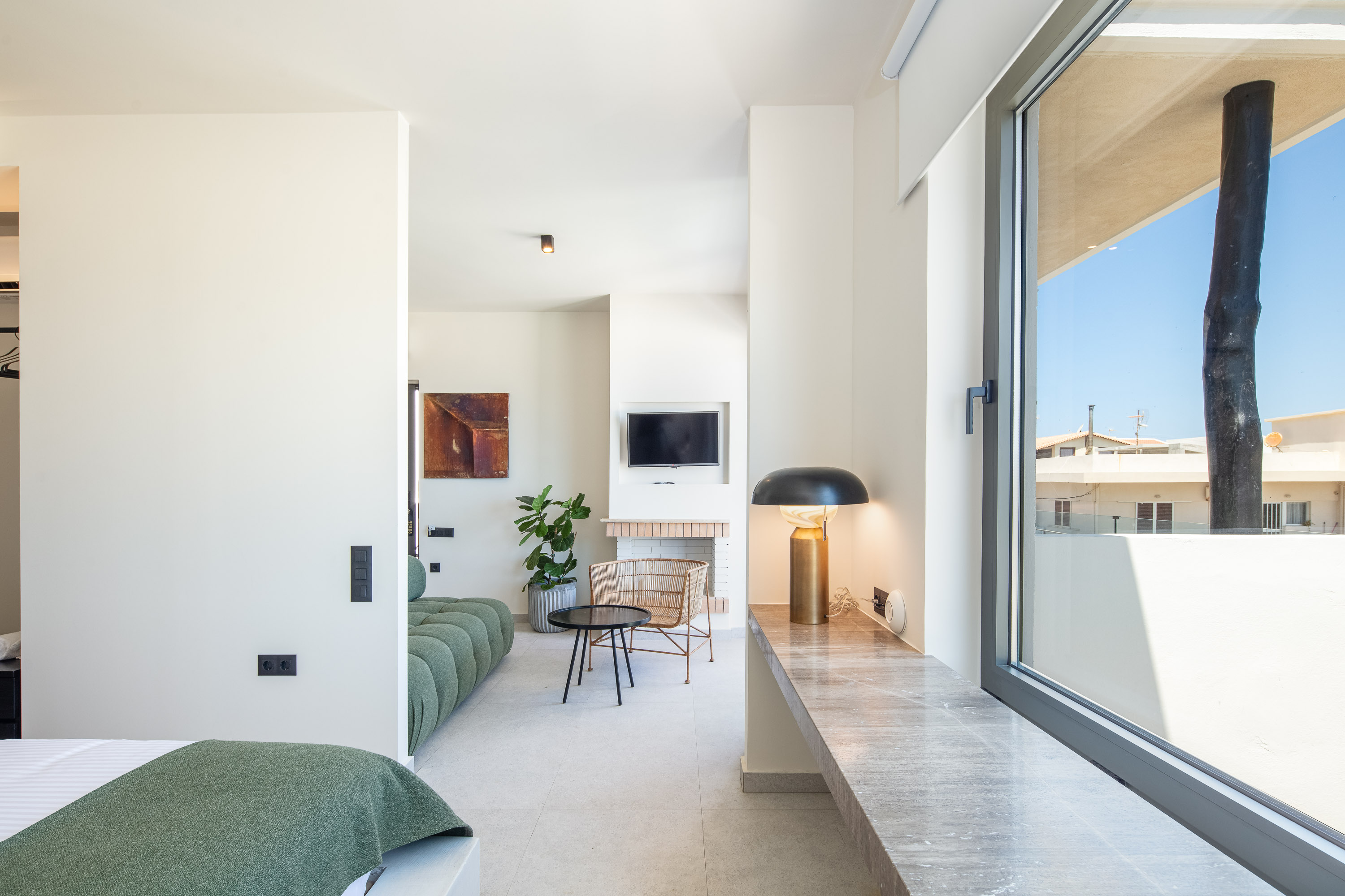 DELUXE SUITE WITH PRIVATE OUTDOOR JACUZZI