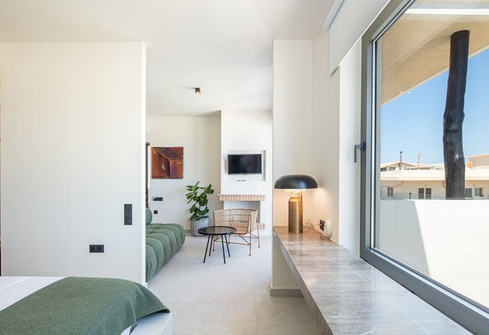 DELUXE SUITE WITH PRIVATE OUTDOOR JACUZZI