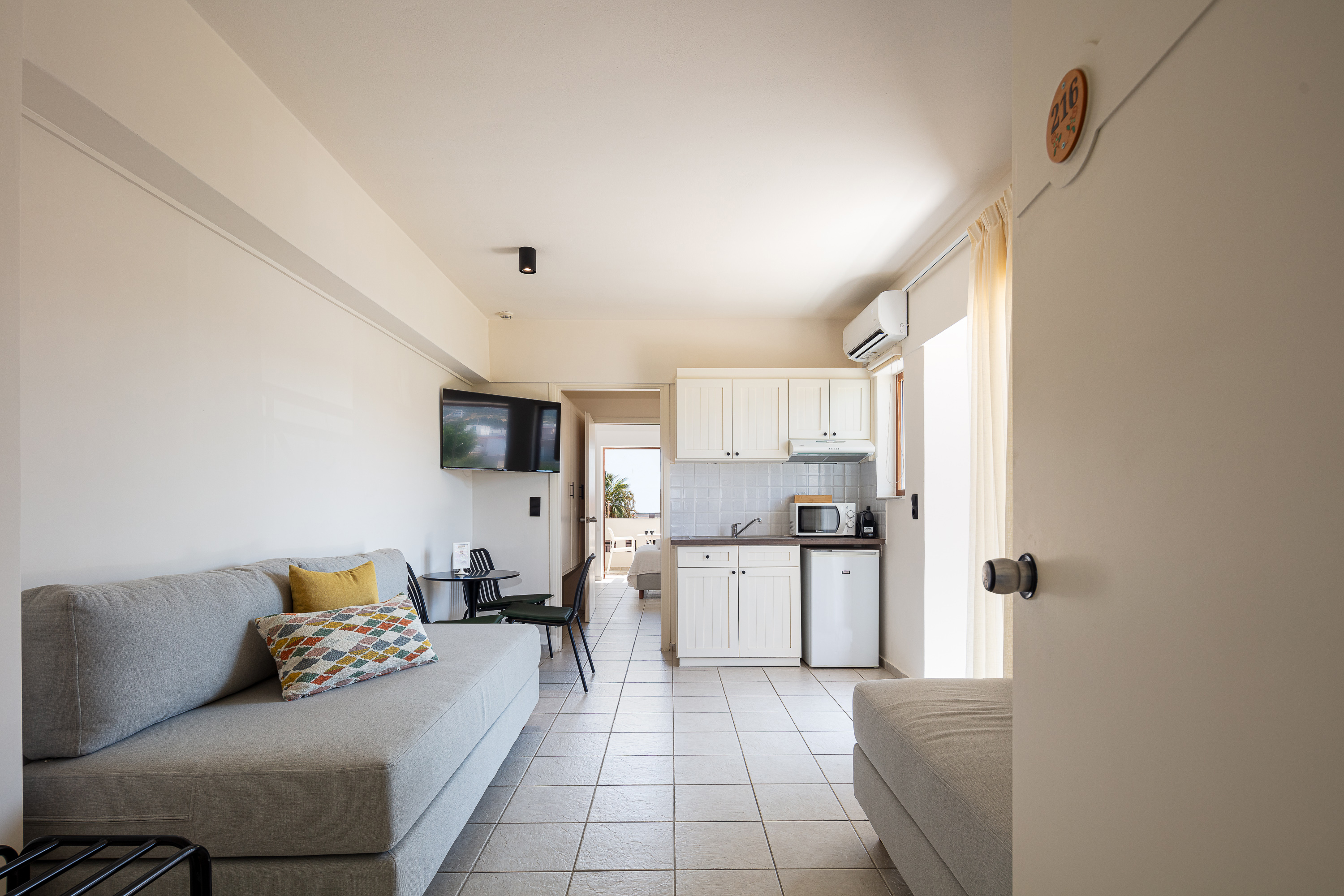 SUPERIOR APARTMENTS WITH SIDE SEA VIEW 