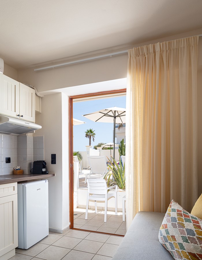 ELEGANT POOL VIEW STUDIOS