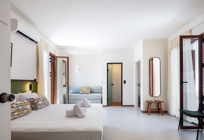 ELEGANT STUDIOS WITH BALCONY