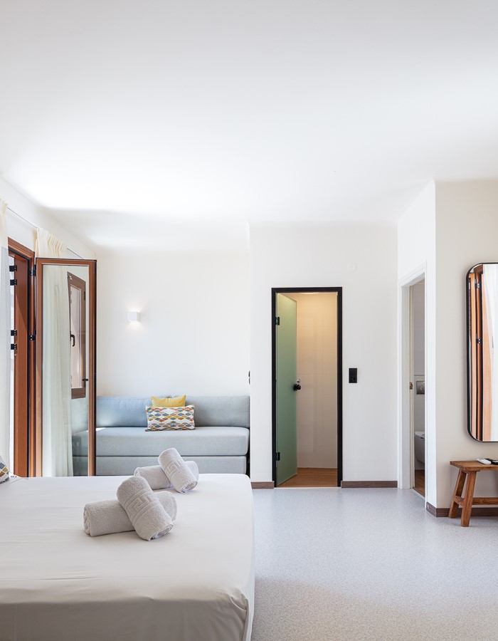 ELEGANT STUDIOS WITH BALCONY